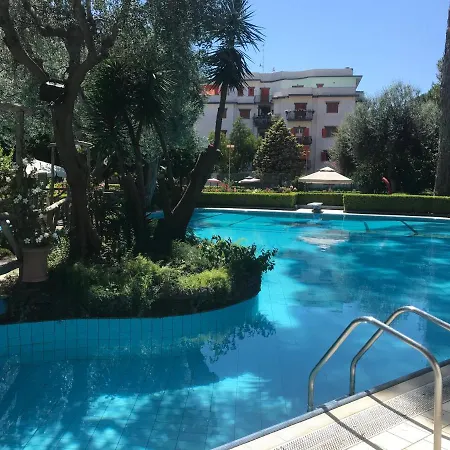 Short-lets D33, Part Of The House Is Available For Short-term In Center Apartment *