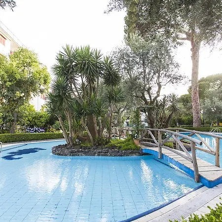 Short-lets D33, Part Of The House Is Available For Short-term In Center Apartment *